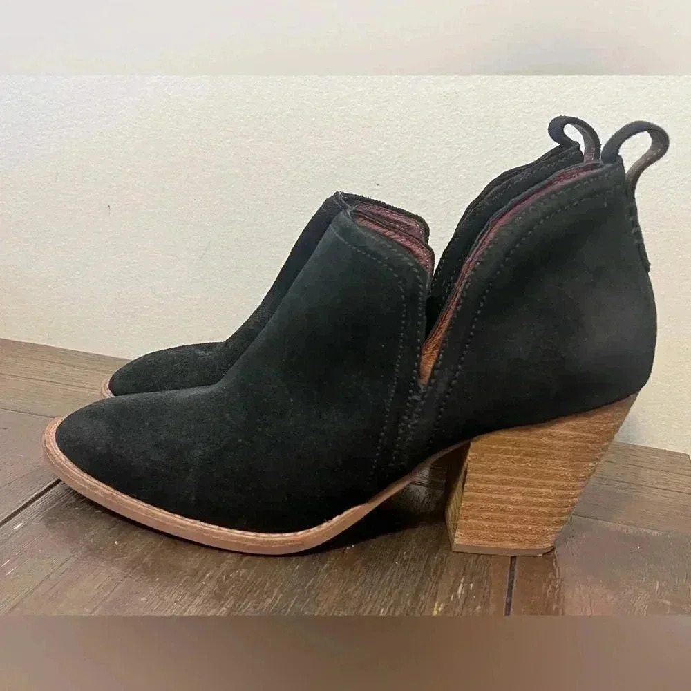 Jeffrey Campbell Black Suede Booties Boots Womens size 8 (sized 8.5)